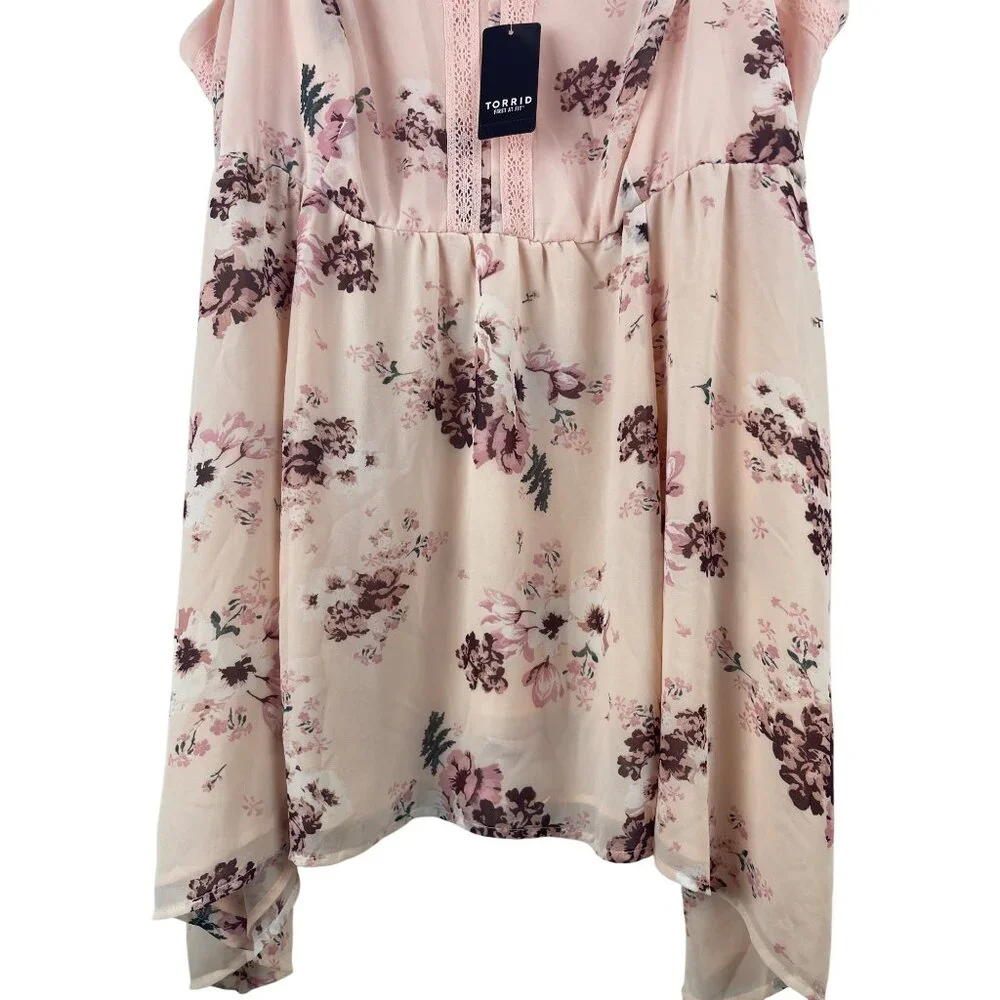 Torrid Women's 3X NWT Pink Floral Crochet Sharkbite Hem Chiffon Y2K babydoll Top - Picture 3 of 6